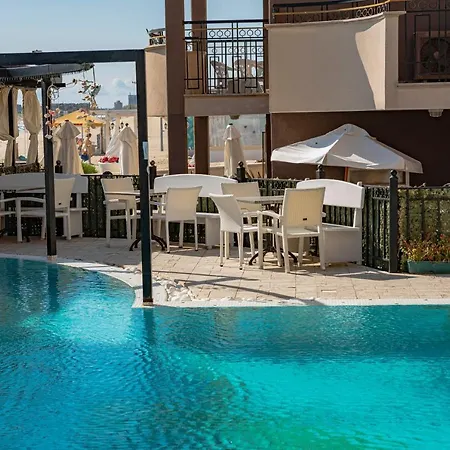 Menada In Golden Rainbow Apartman Napospart