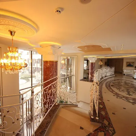 Menada In Golden Rainbow Apartman